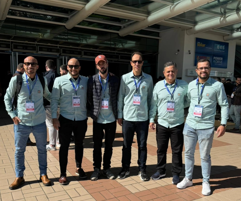 Equipe Sunsol Soluções Solares reunida em feira do setor de energia solar